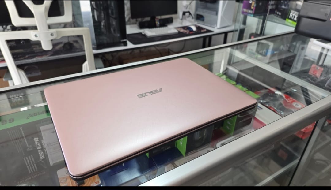 Asus VivoBook Core i3 Dual VGA